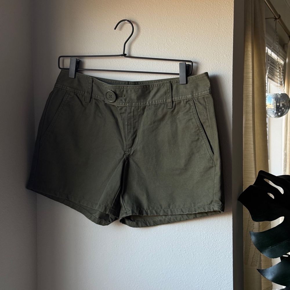 Old Navy Women's Shorts in Dark Green